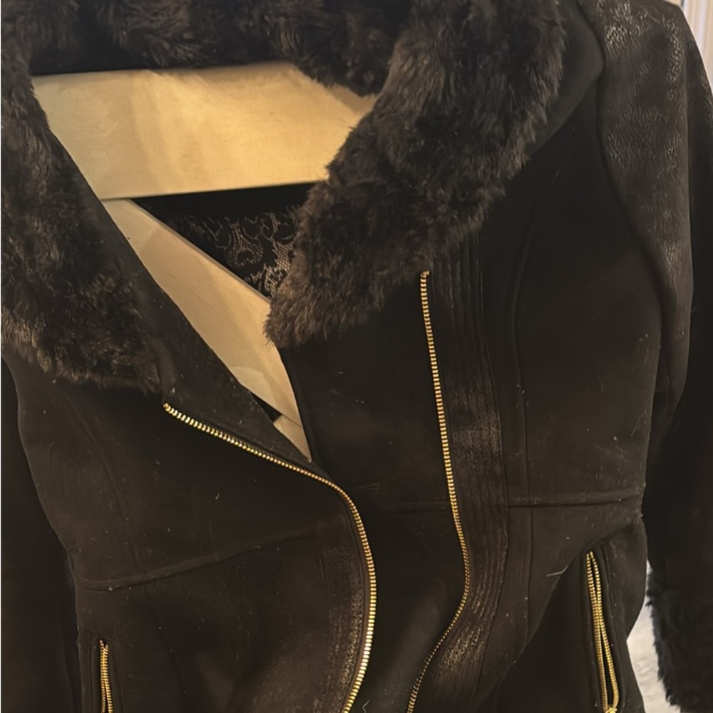 Guess wool coat w fur. Med great condition